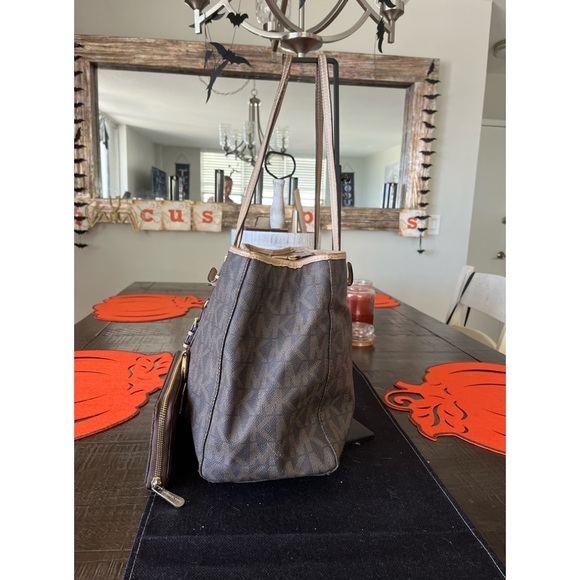 Michael Kors Logo Set - Picture 5 of 11